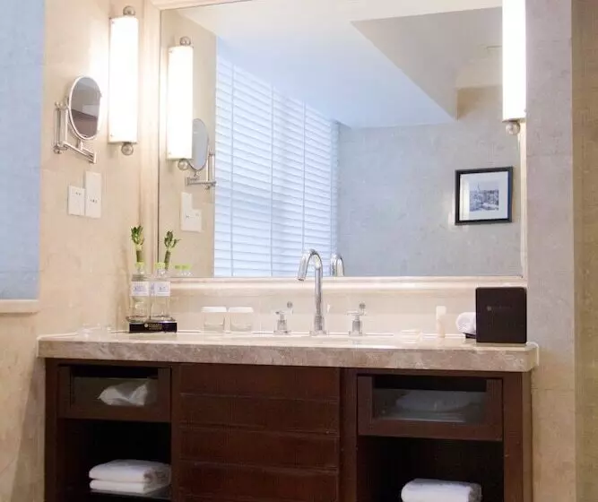 호텔 Ramada Plaza Wuhan Optics Valley