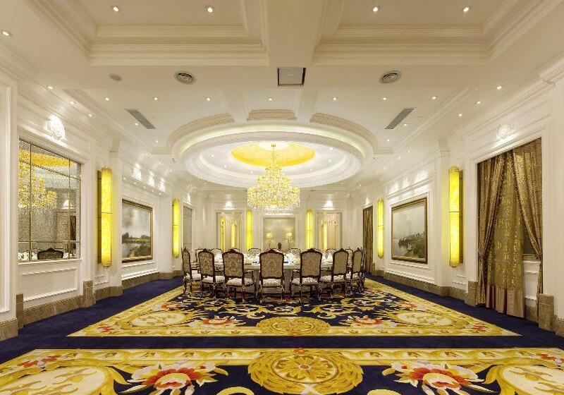 호텔 Ramada Plaza Wuhan Optics Valley