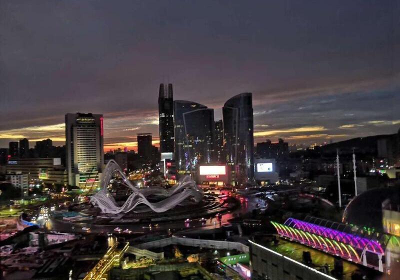 호텔 Ramada Plaza Wuhan Optics Valley