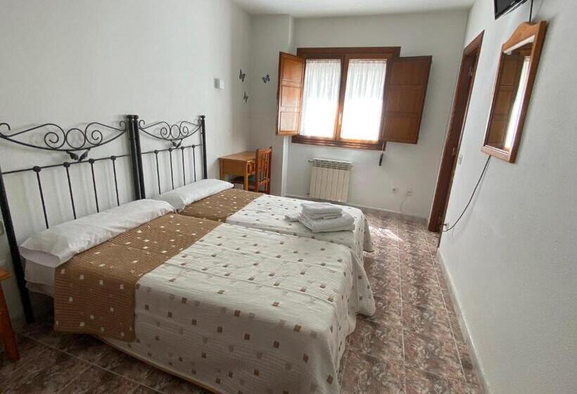 پانسیون Hostal La Alberca