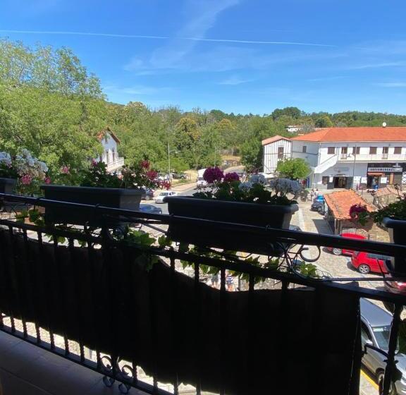 پانسیون Hostal La Alberca