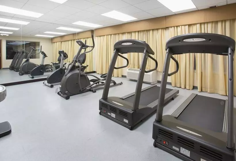 Holiday Inn Express Hotel & Suites Minot South, An Ihg