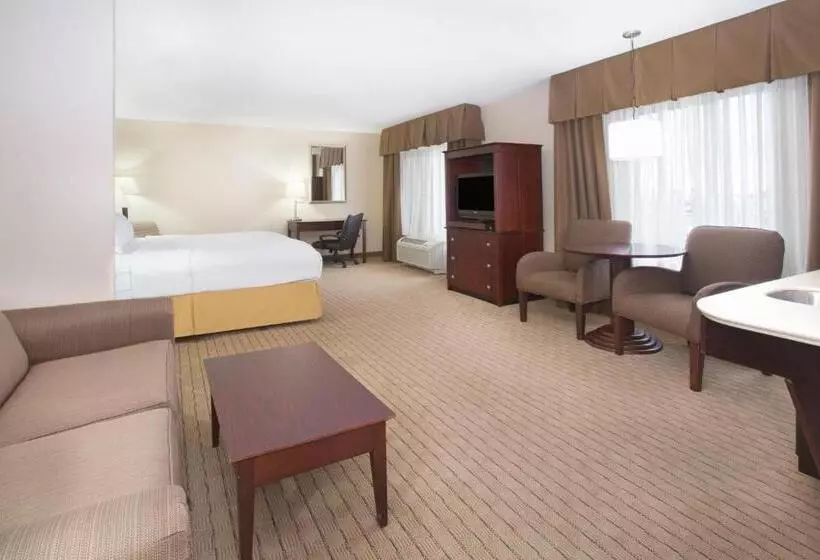 Holiday Inn Express Hotel & Suites Minot South, An Ihg