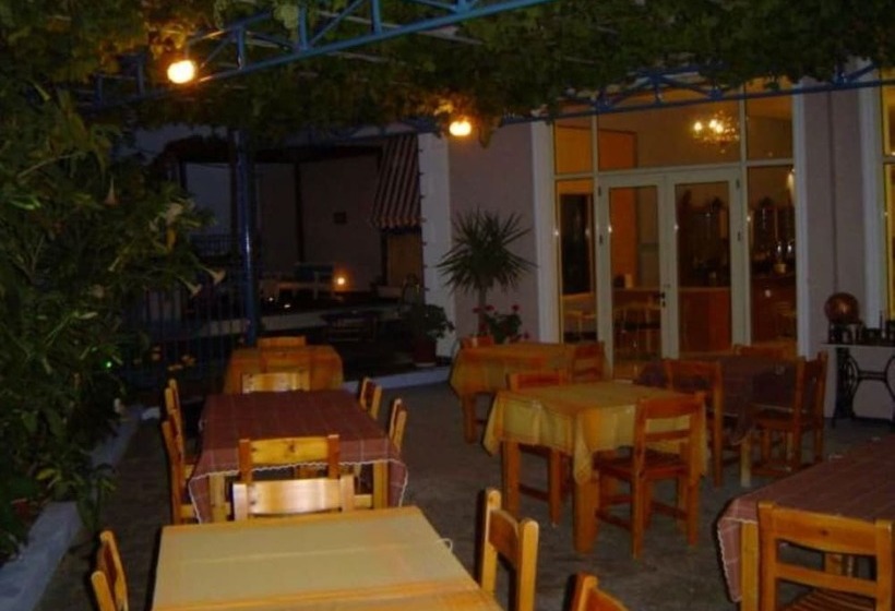 هتل Kourkoumelata