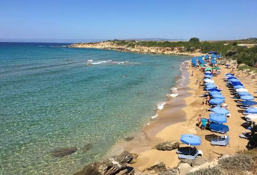 هتل Kourkoumelata