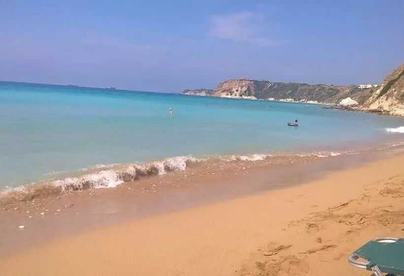 هتل Kourkoumelata