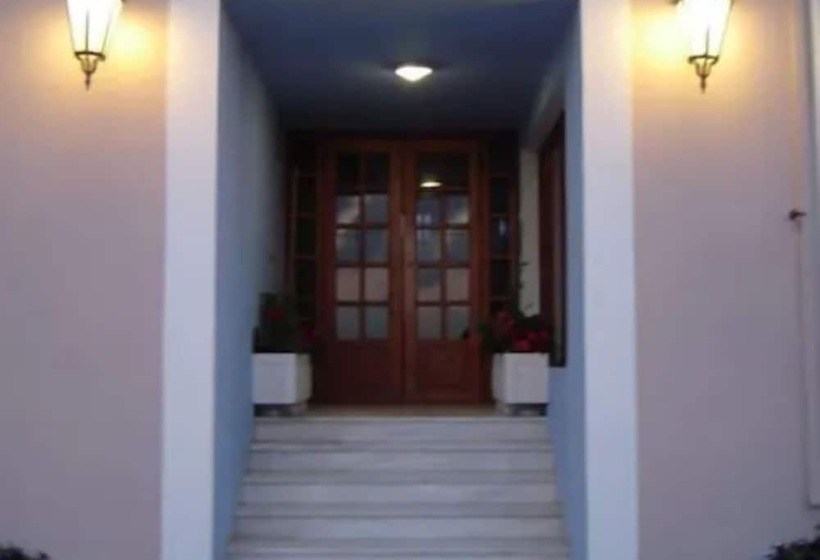 هتل Kourkoumelata