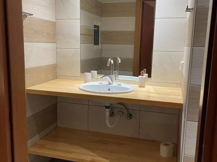 هتل Kourkoumelata