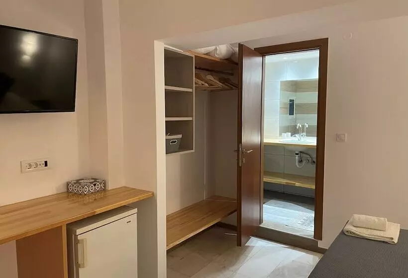 هتل Kourkoumelata