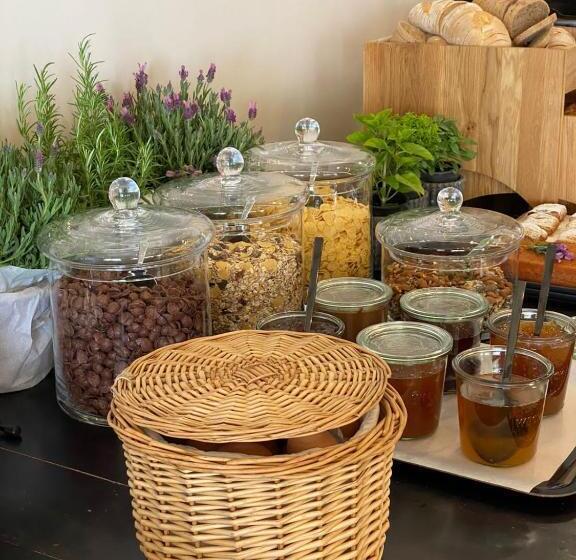 Отель Kyparissia Beach