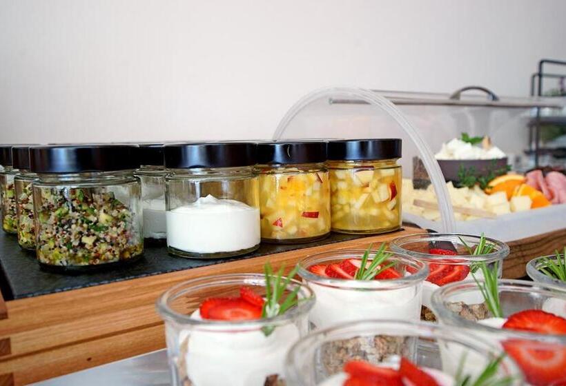 Отель Kyparissia Beach