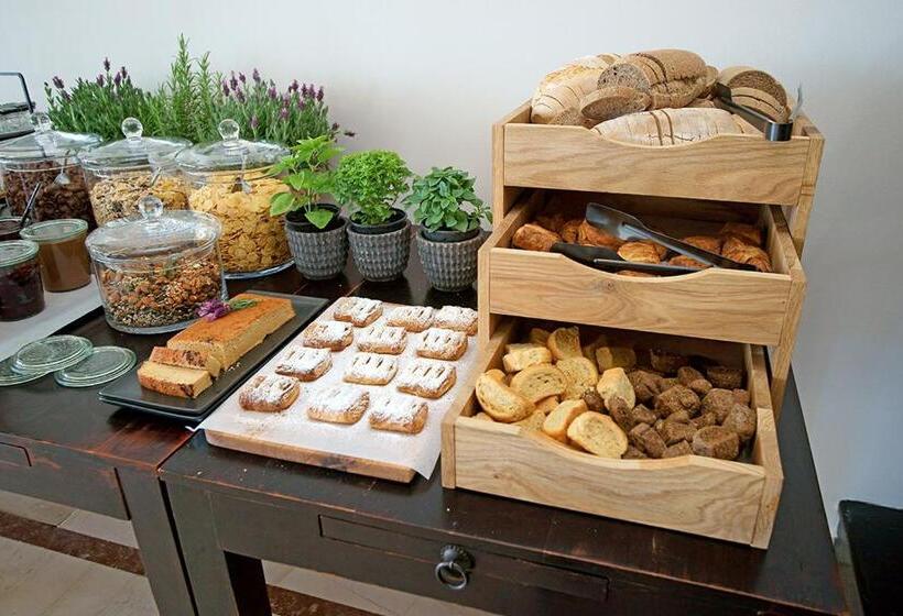 Отель Kyparissia Beach