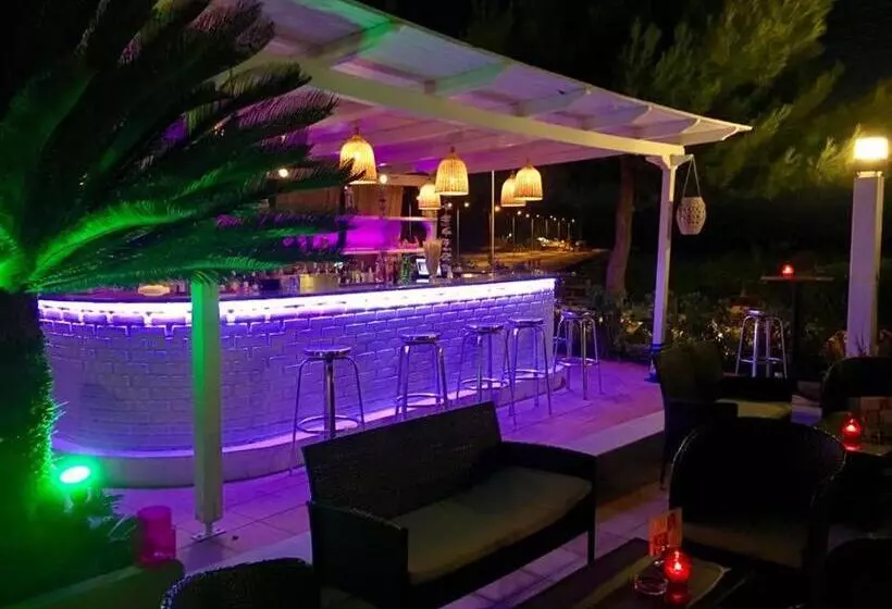 בית מלון כפרי Kyparissia Beach