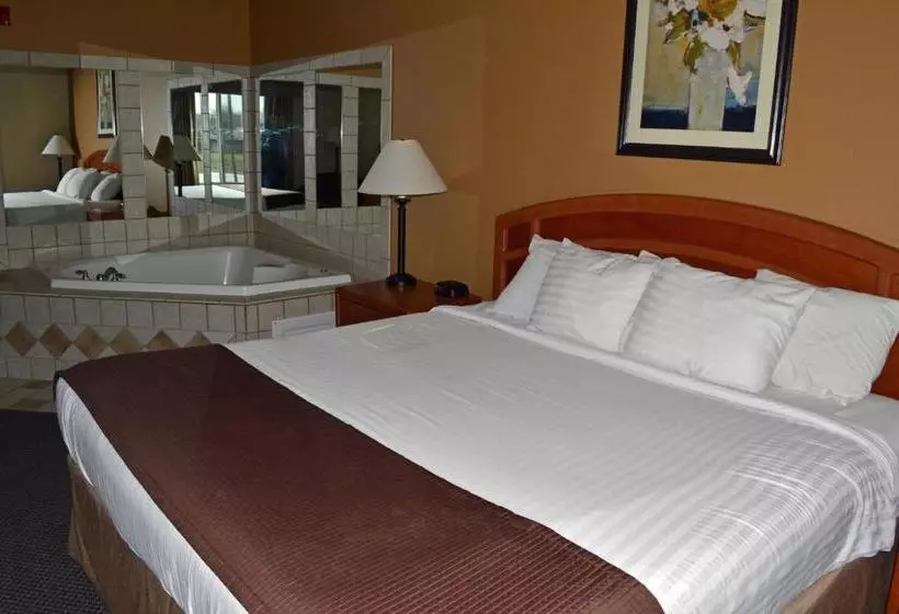 Отель Paola Inn And Suites