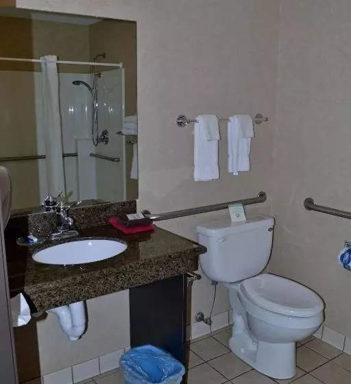 Отель Paola Inn And Suites