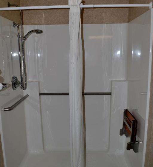 Otel Paola Inn And Suites