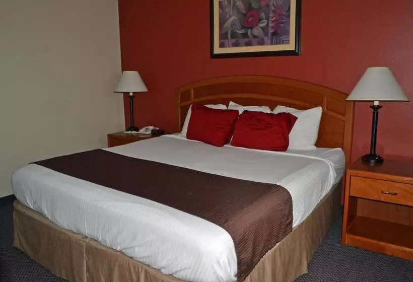 Отель Paola Inn And Suites