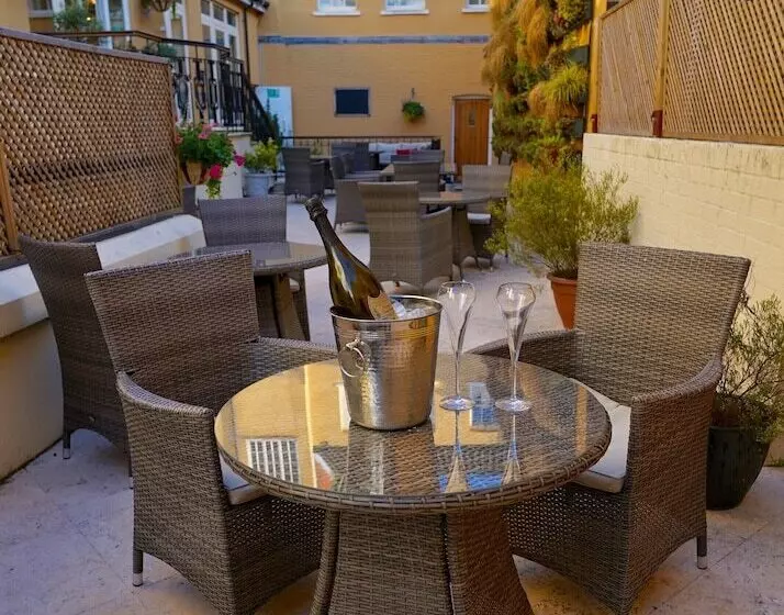 فندق St. Giles House