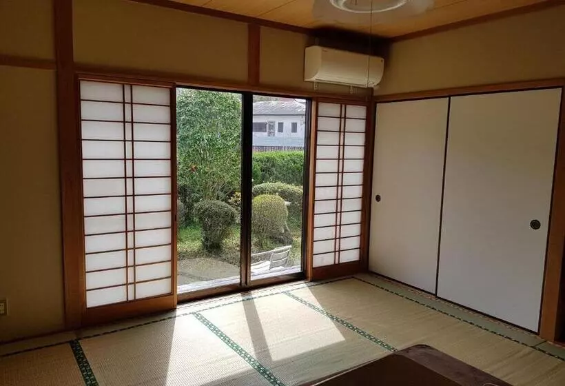 בית מלון כפרי Yufuin Onsen Hasuwa Inn