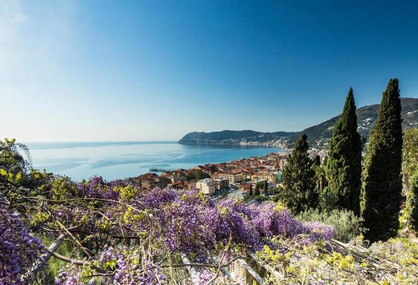 مبيت وإفطار Villa Della Pergola Relais Et Chateaux