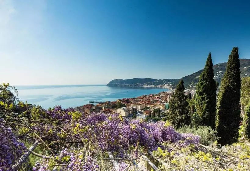 ベッドアンドブレックファースト Villa Della Pergola Relais Et Chateaux