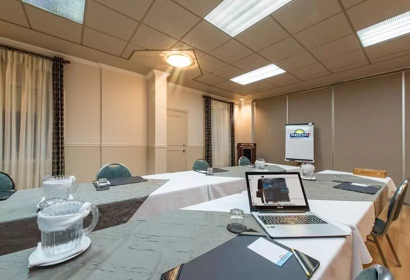 호텔 Days Inn By Wyndham Berthierville