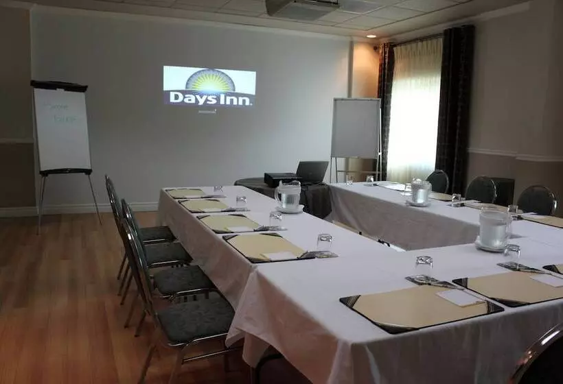 호텔 Days Inn By Wyndham Berthierville