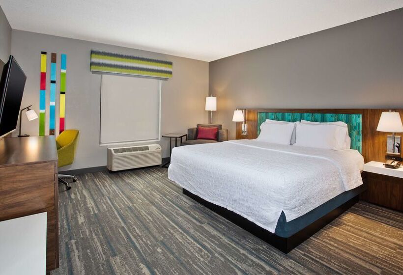 בית מלון כפרי Hampton Inn & Suites Tampa East