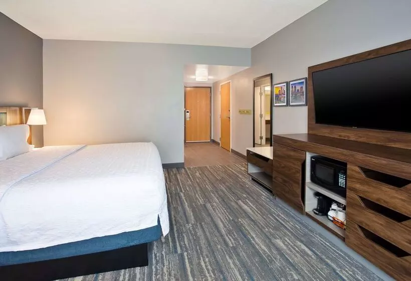 호텔 Hampton Inn & Suites Tampa East