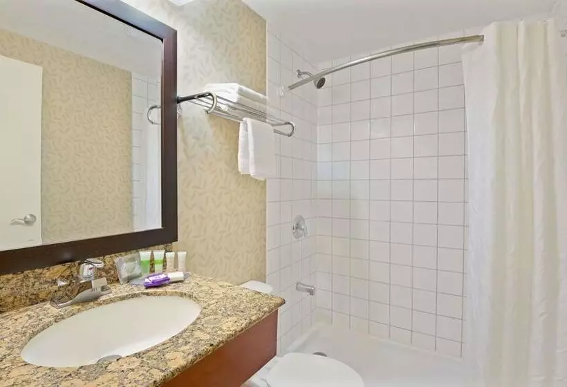 Отель Knights Inn Toronto at Kingston Rd