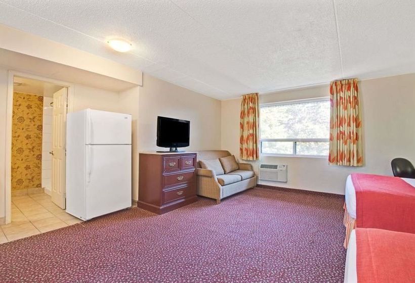 Отель Knights Inn Toronto at Kingston Rd