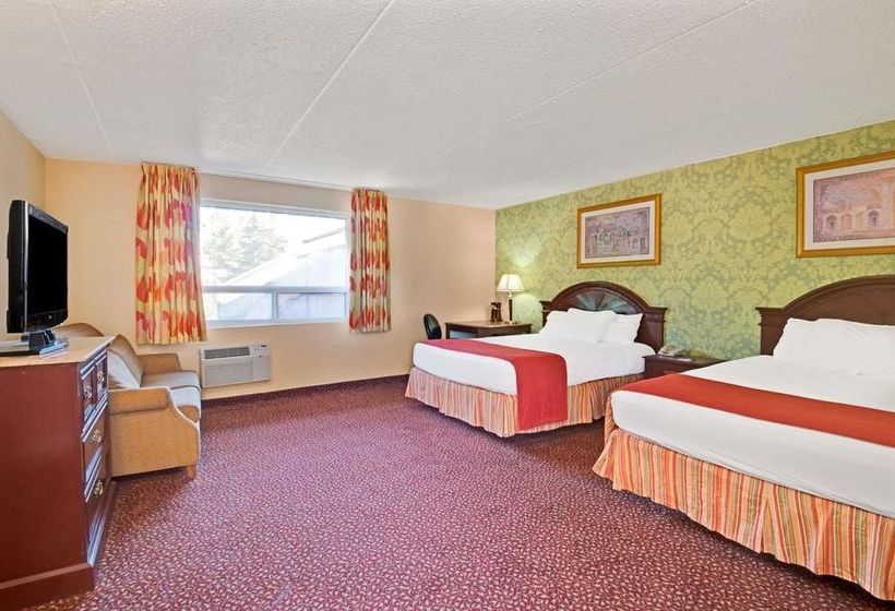 Отель Knights Inn Toronto at Kingston Rd