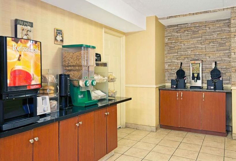 Отель Knights Inn Toronto at Kingston Rd