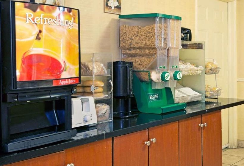 Отель Knights Inn Toronto at Kingston Rd