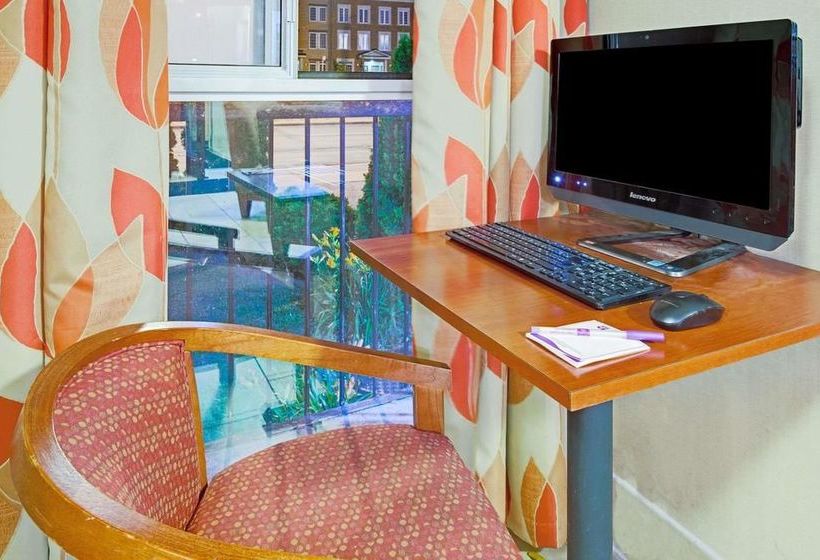 Отель Knights Inn Toronto at Kingston Rd