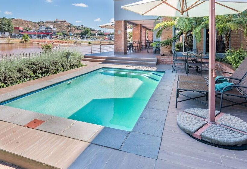 Отель Town Lodge Roodepoort