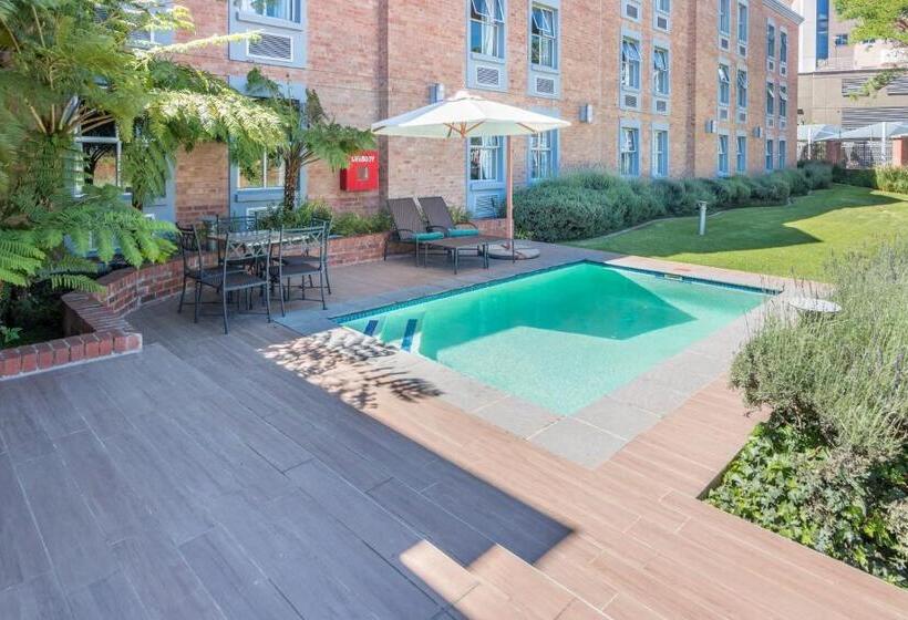 Отель Town Lodge Roodepoort