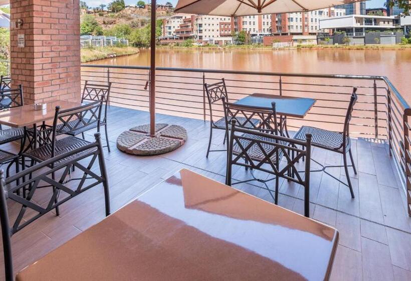 Отель Town Lodge Roodepoort