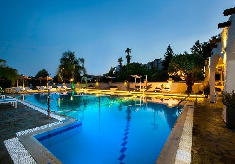 Malibu Boutique Studios & Bungalows