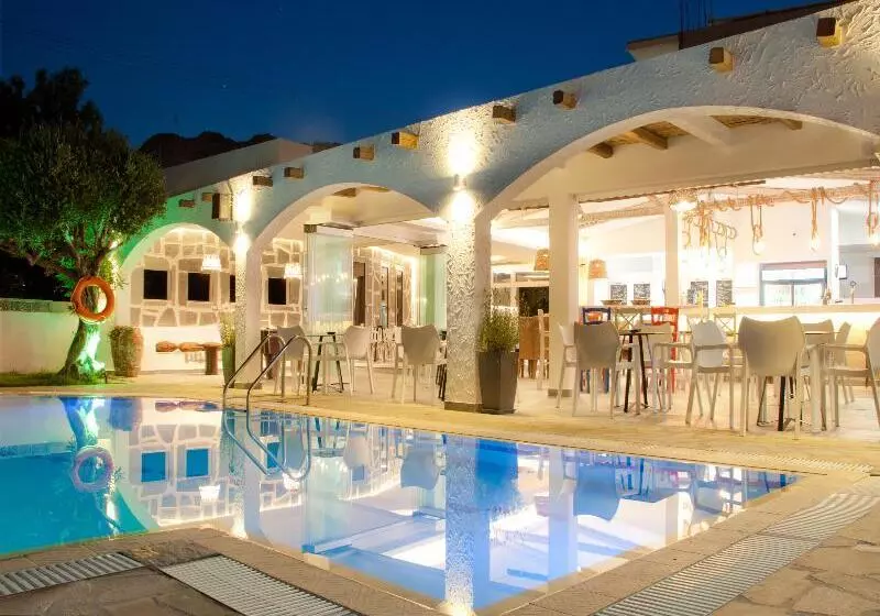 Malibu Boutique Studios & Bungalows