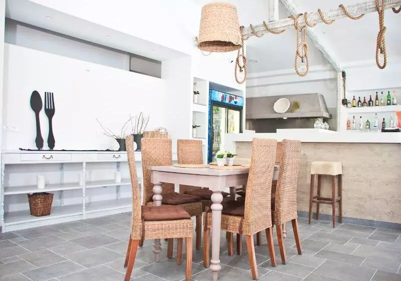 Malibu Boutique Studios & Bungalows