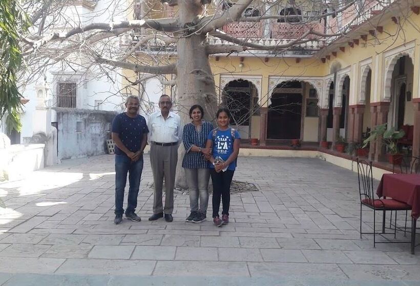 Отель Bassi Fort Palace