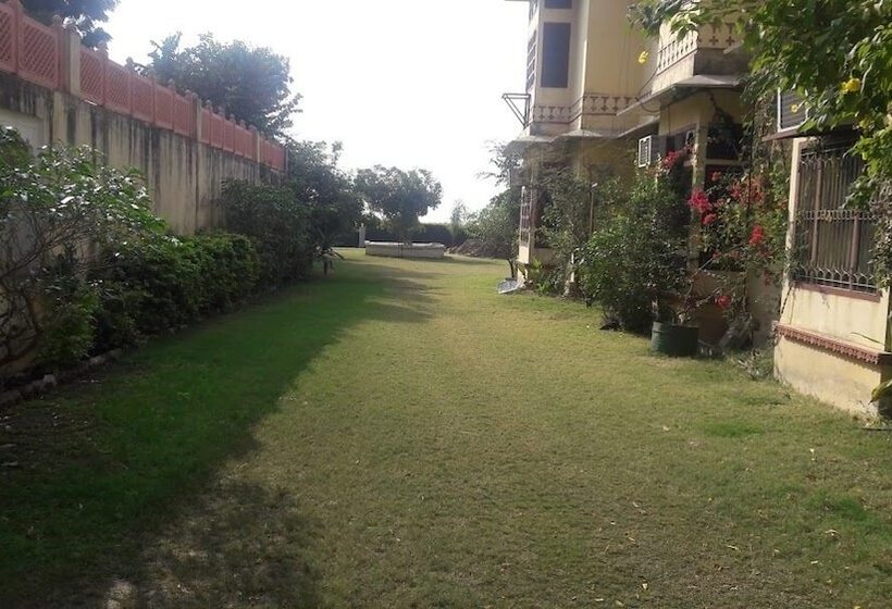 Отель Bassi Fort Palace