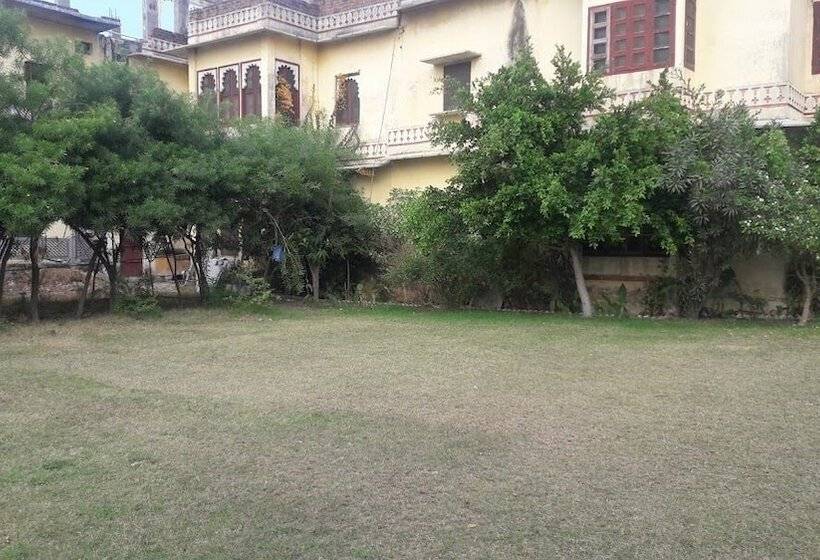 Отель Bassi Fort Palace