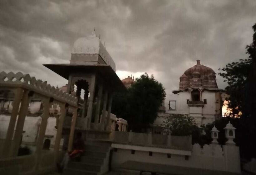 Отель Bassi Fort Palace