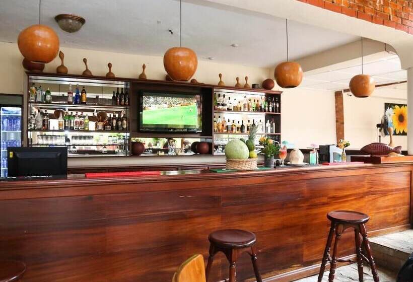 Отель Coconut Grove Regency