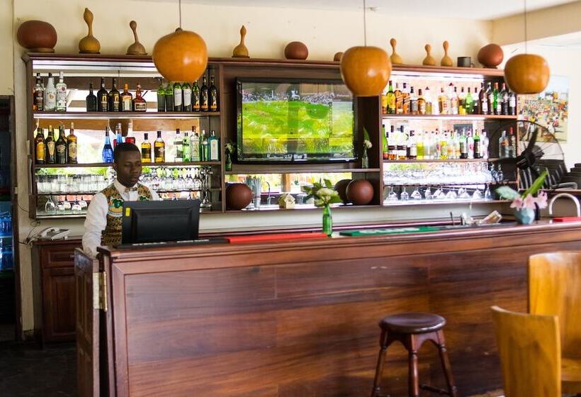 Отель Coconut Grove Regency