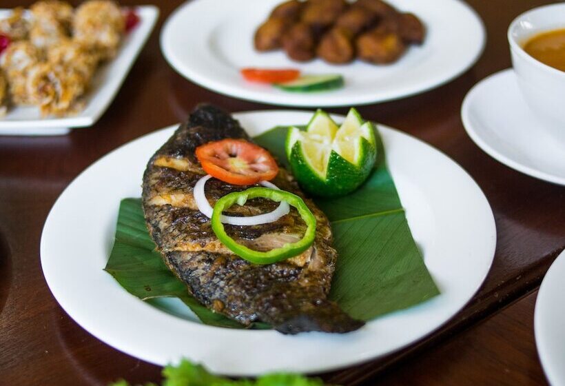 Отель Coconut Grove Regency