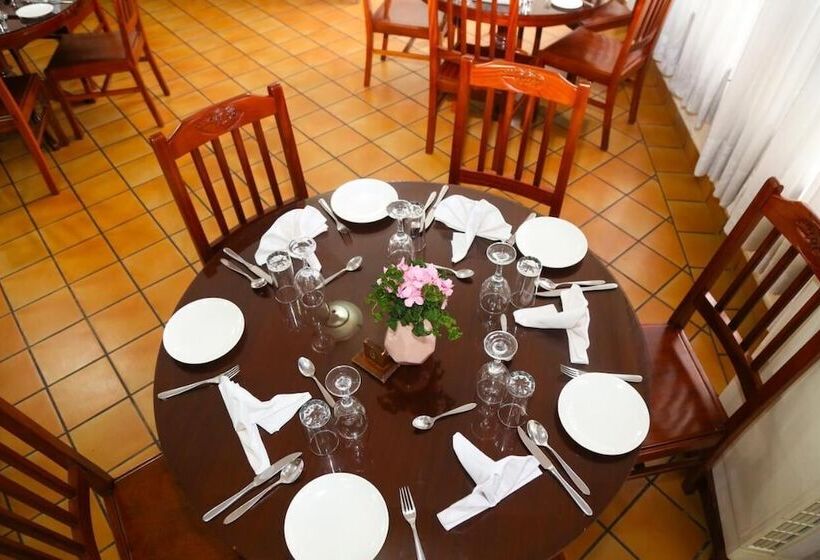 Отель Coconut Grove Regency