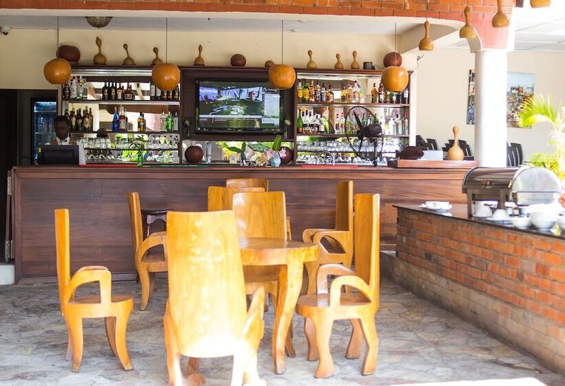 Отель Coconut Grove Regency